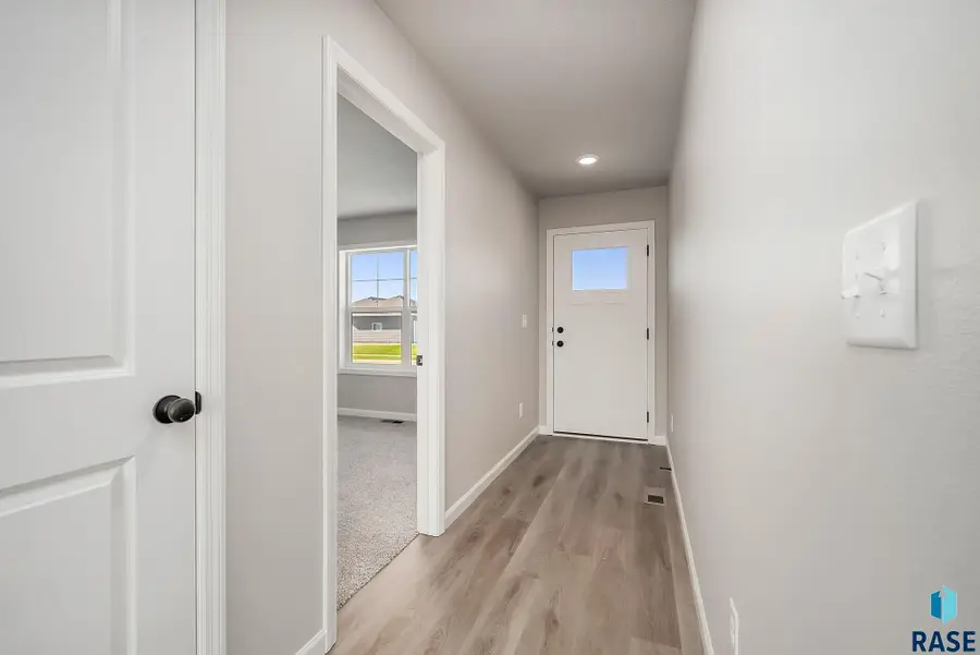 2804 S Copper Creek Ave, Sioux Falls, SD 57110 - #2