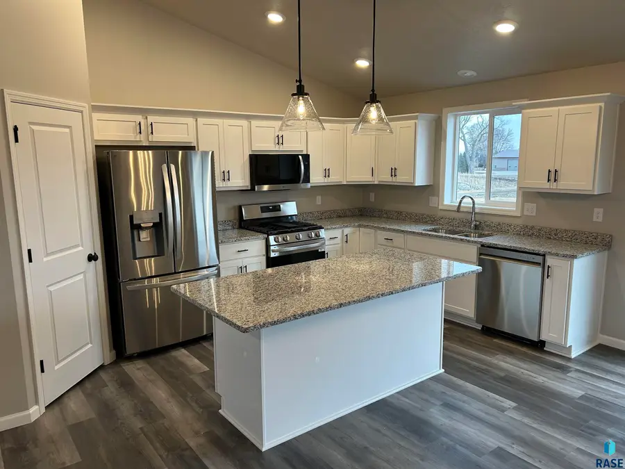 919 Estate St, Harrisburg, SD 57032 - #3