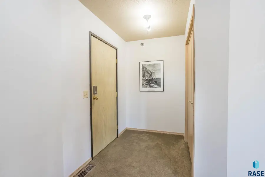 4609 S Oxbow Ave #303, Sioux Falls, SD 57106 - #2