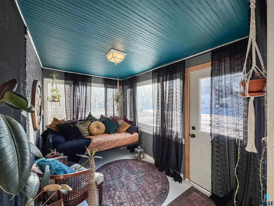 1320 W Sioux St, Sioux Falls, SD 57104 - #3