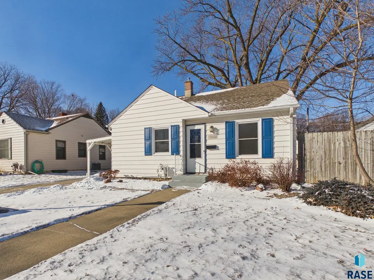 1709 S 7th Ave, Sioux Falls, SD 57105 - #1