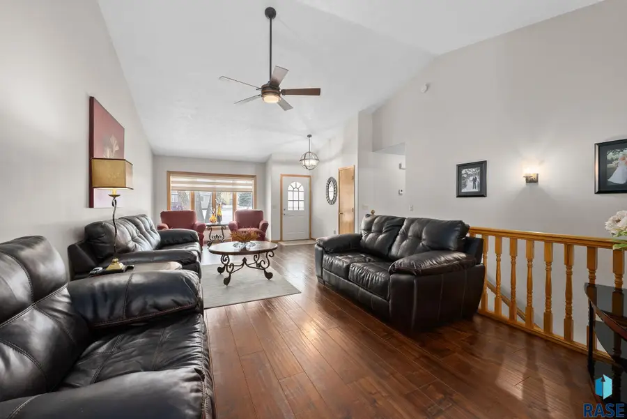 6418 W Hillary Dr, Sioux Falls, SD 57106 - #2