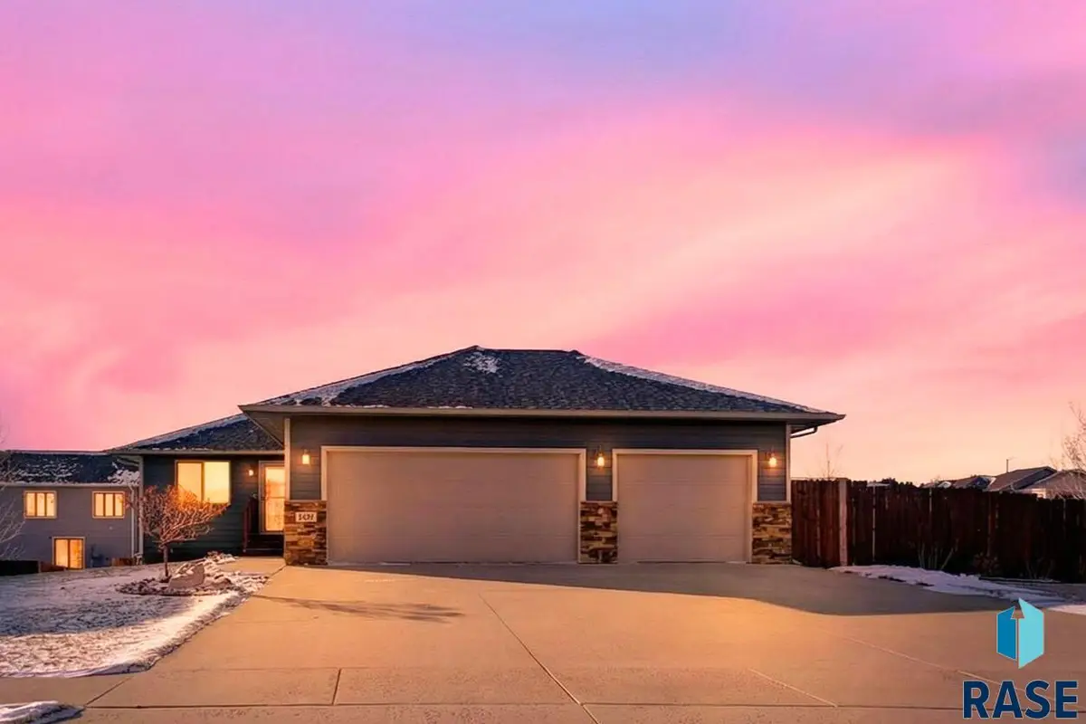 817 N Copper Ave, Brandon, SD 57005 - #1