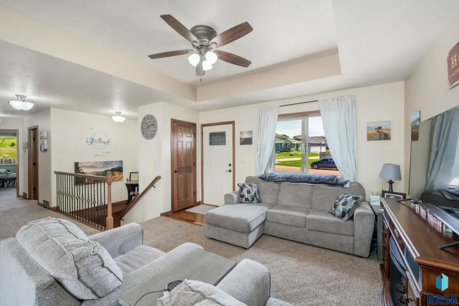 817 N Copper Ave, Brandon, SD 57005 - #3