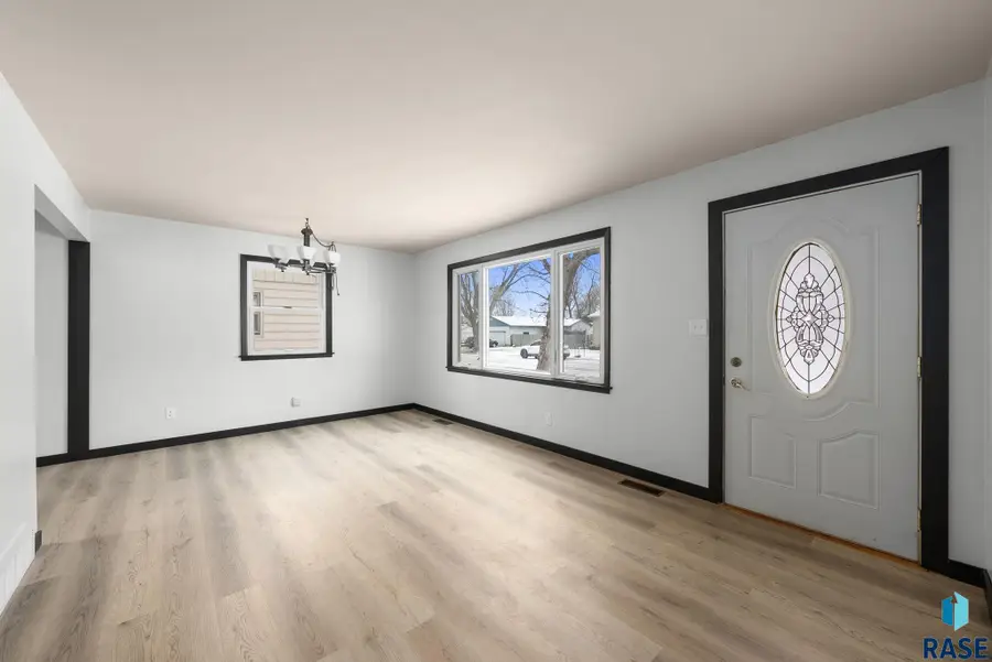 3108 S Glendale Ave, Sioux Falls, SD 57105 - #3