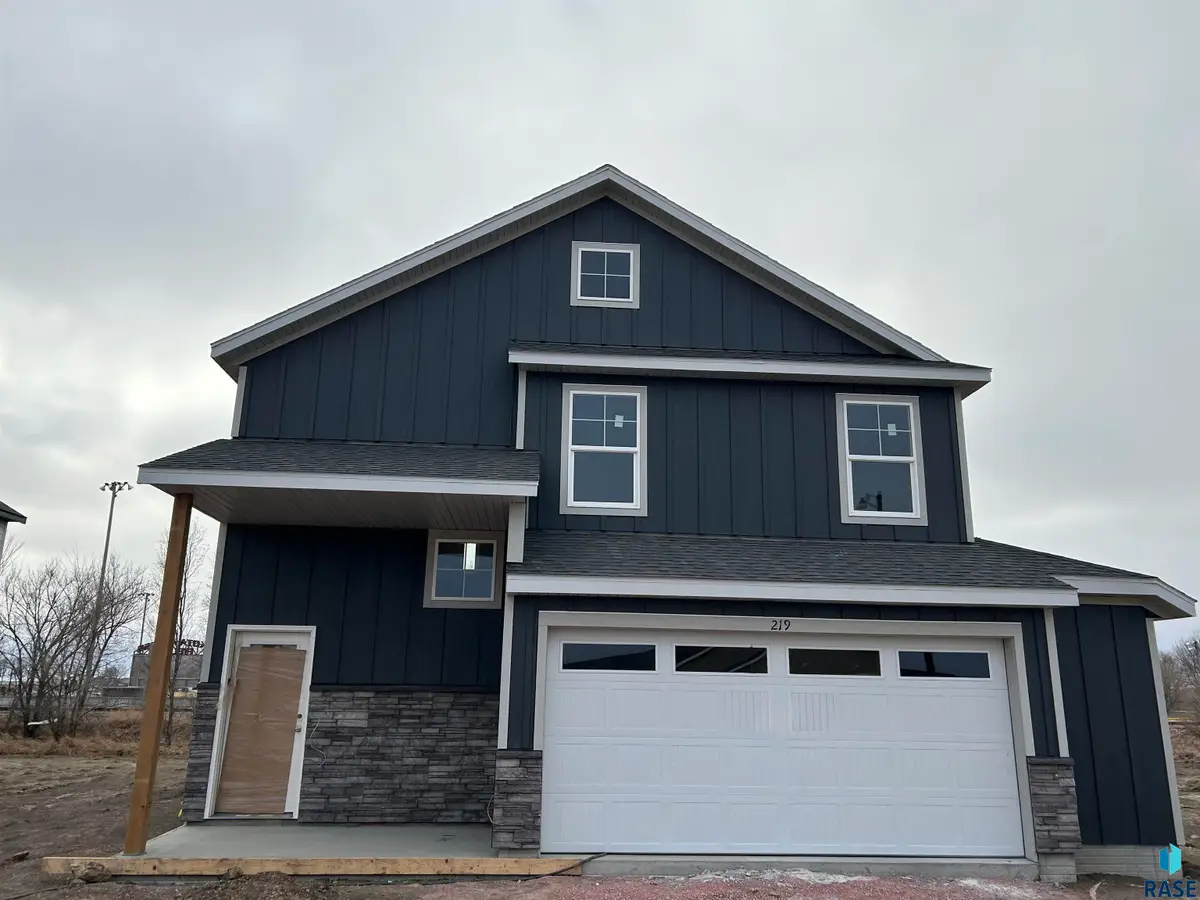219 Thelma Ave, Harrisburg, SD 57032 - #1