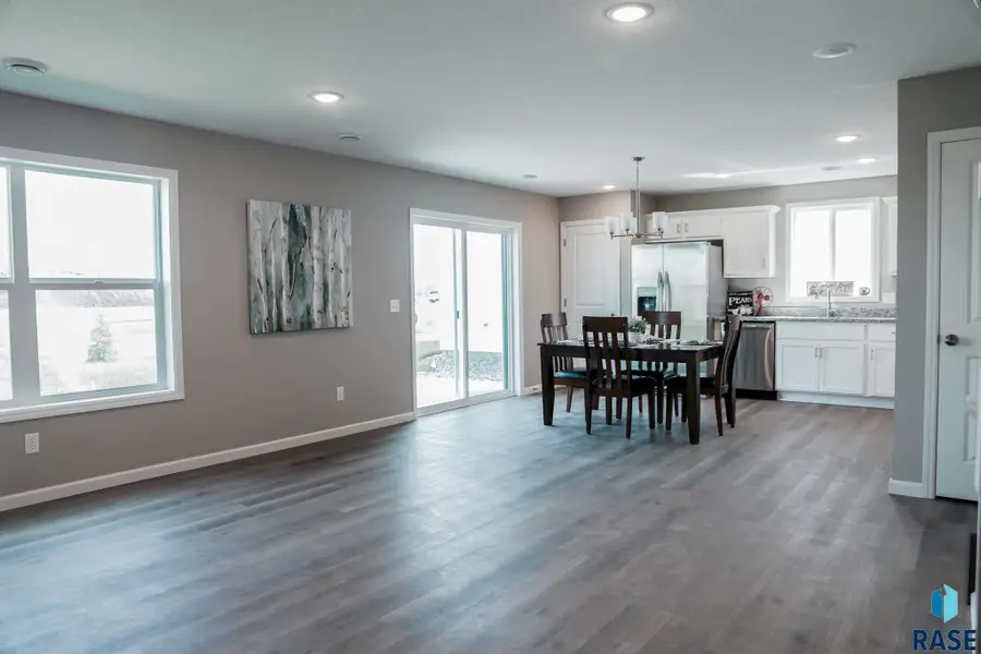 219 Thelma Ave, Harrisburg, SD 57032 - #2