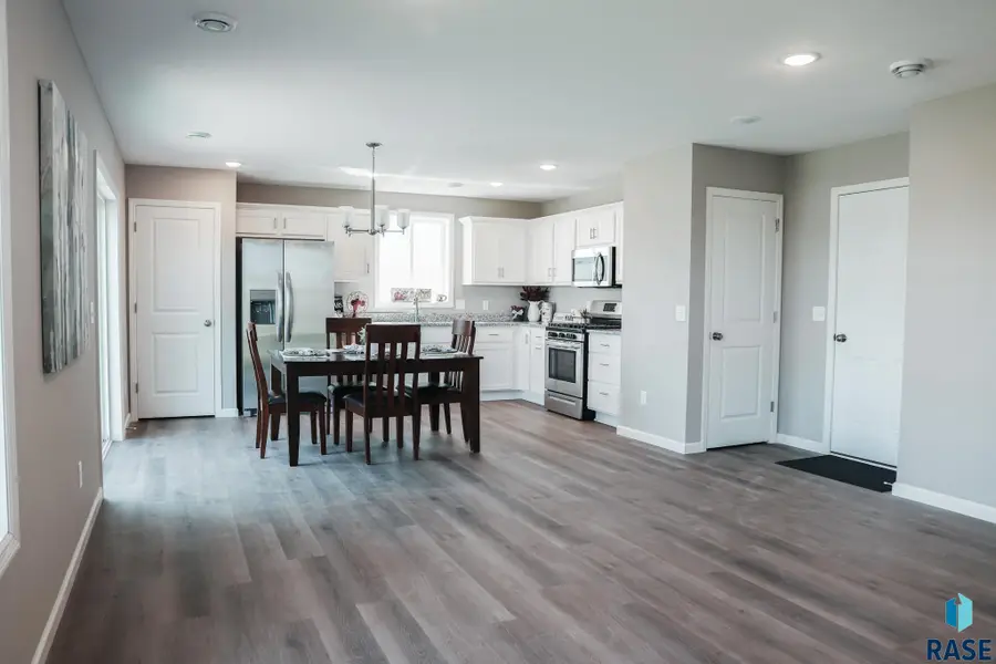 219 Thelma Ave, Harrisburg, SD 57032 - #3