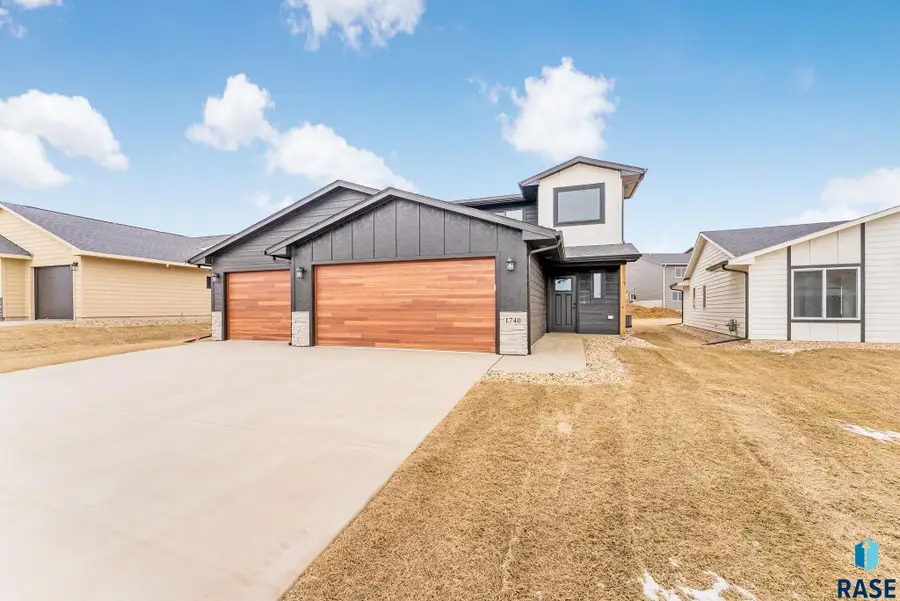 1740 N Hyssop Dr, Sioux Falls, SD 57110 - #2