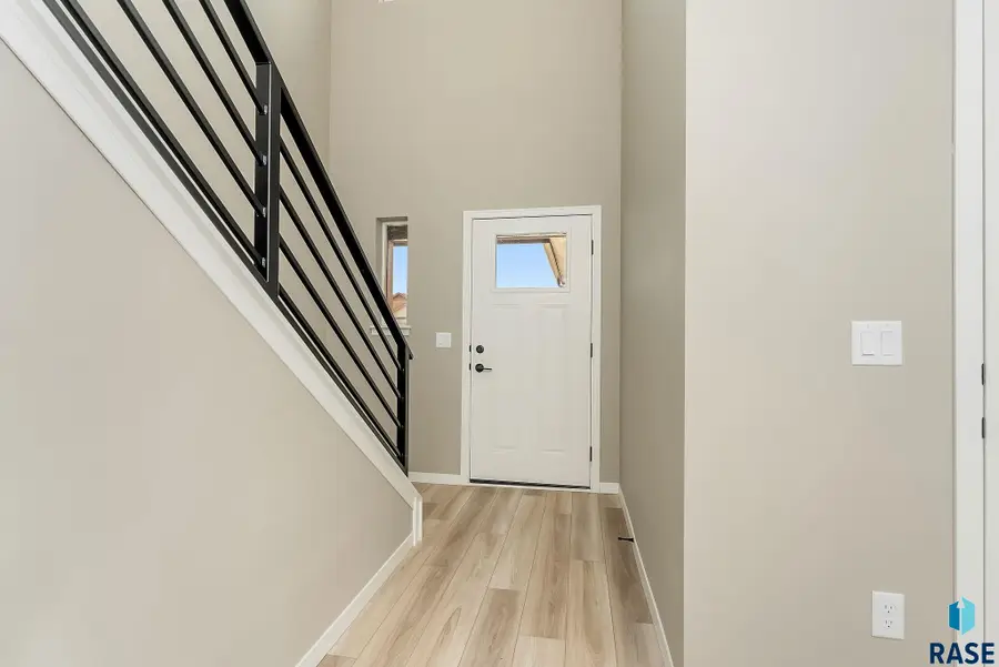 1740 N Hyssop Dr, Sioux Falls, SD 57110 - #3