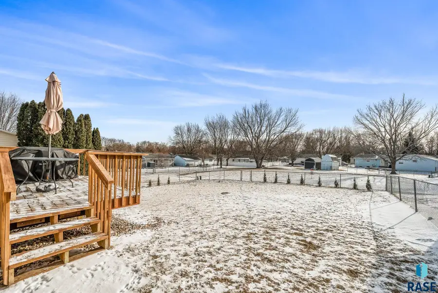 6109 W 43rd St, Sioux Falls, SD 57106 - #3