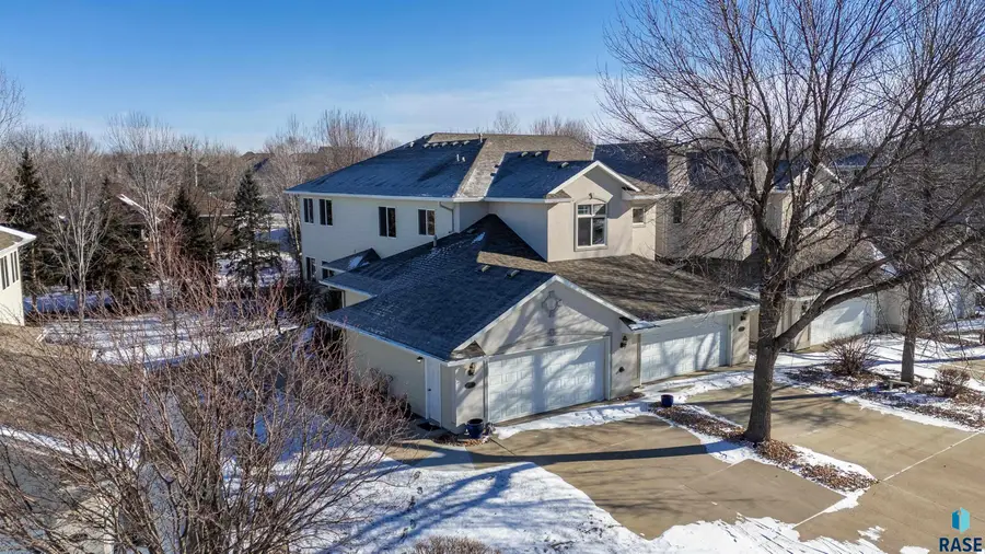 5800 S Shadow Wood Pl, Sioux Falls, SD 57108 - #2