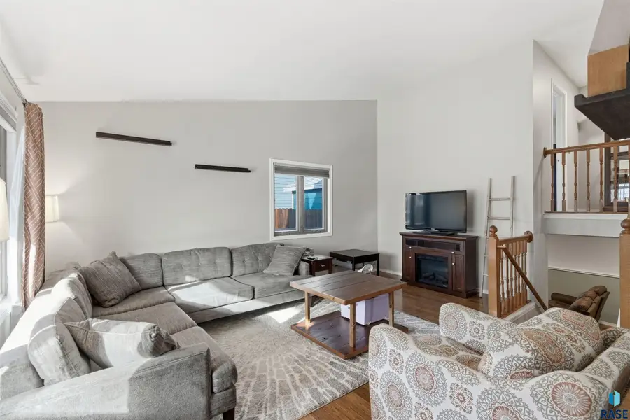 212 Birchwood Cir W, Brandon, SD 57005 - #3