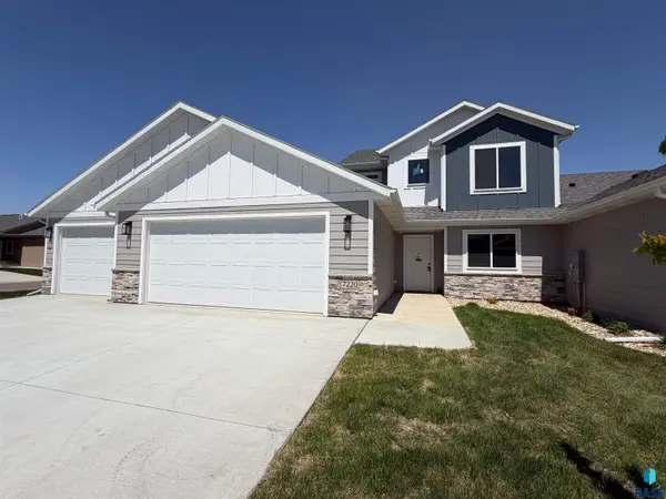 7220 E Waters Edge Pl, Sioux Falls, SD 57110
