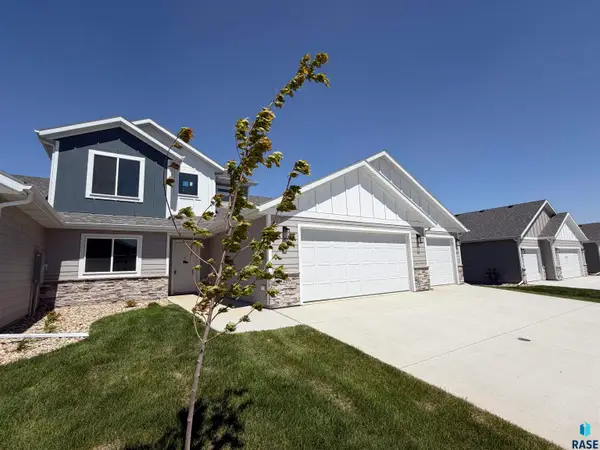 7226 E Waters Edge Pl, Sioux Falls, SD 57110