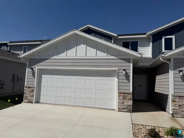 7000 E Brooks Edge Pl, Sioux Falls, SD 57110