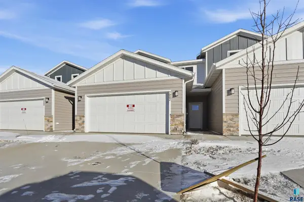 7002 E Brooks Edge Pl, Sioux Falls, SD 57110