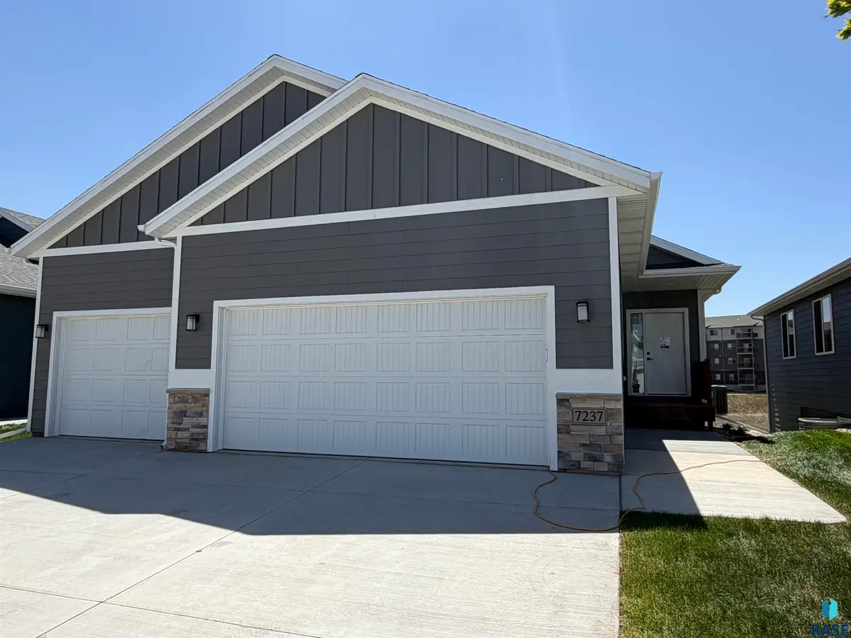 7237 E Waters Edge Pl, Sioux Falls, SD 57110 - #1