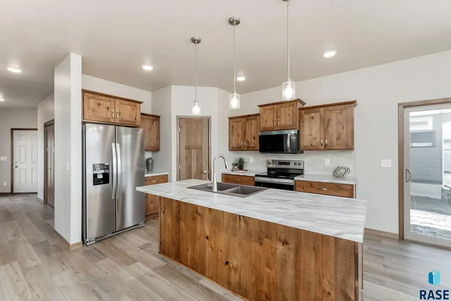 521 S Big Stone Ave, Sioux Falls, SD 57106 - #2