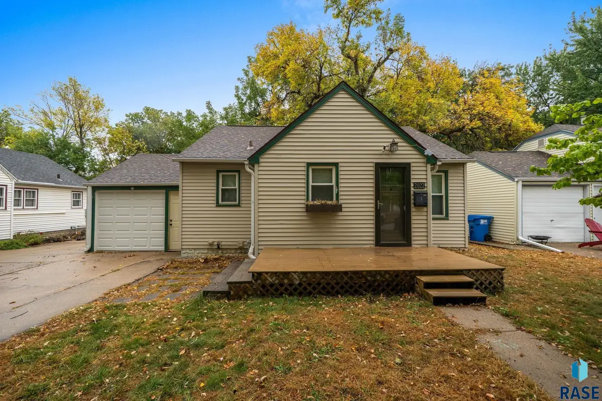 2022 S Euclid Ave, Sioux Falls, SD 57105 - #1