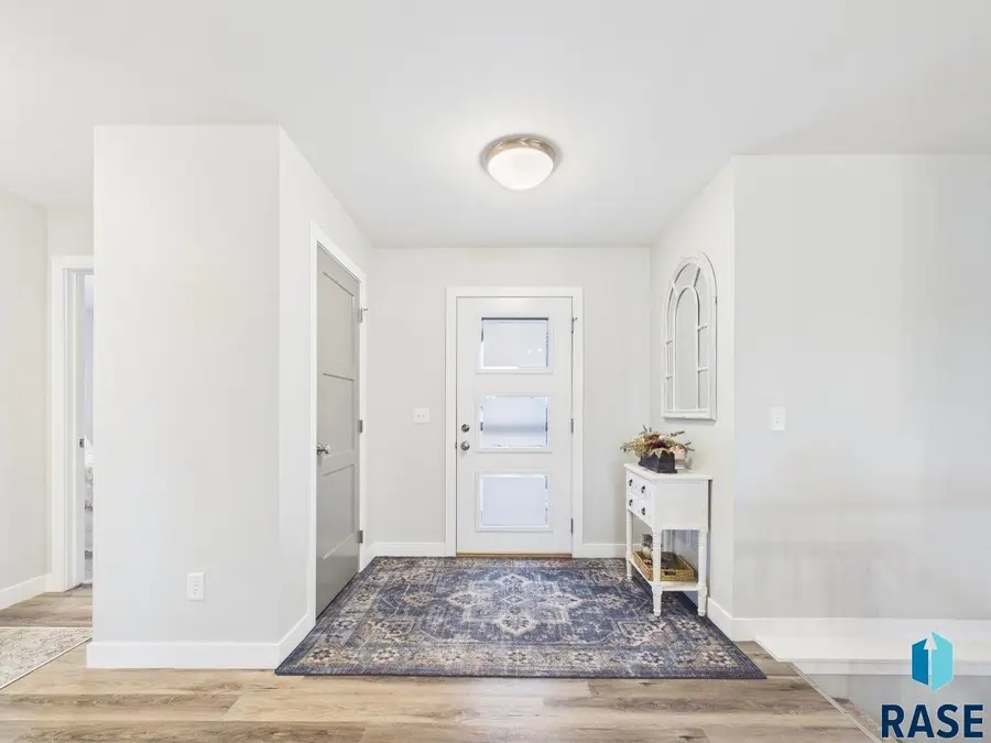 1008 S Tracy Dr, Brandon, SD 57005 - #2