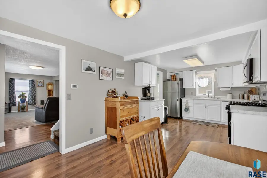 807 E 7th St, Dell Rapids, SD 57022 - #3