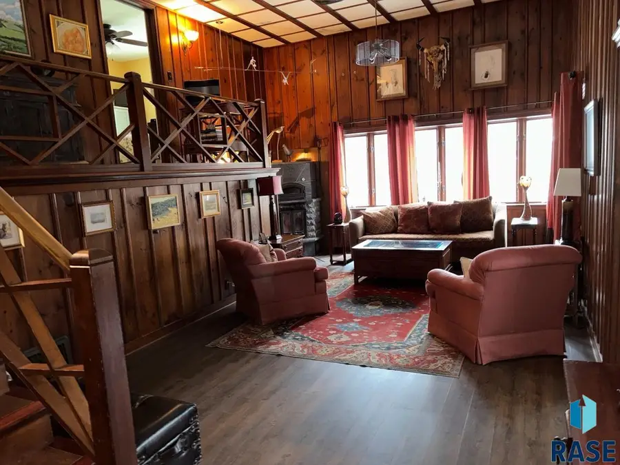 2115 S 4th Ave, Sioux Falls, SD 57105 - #2