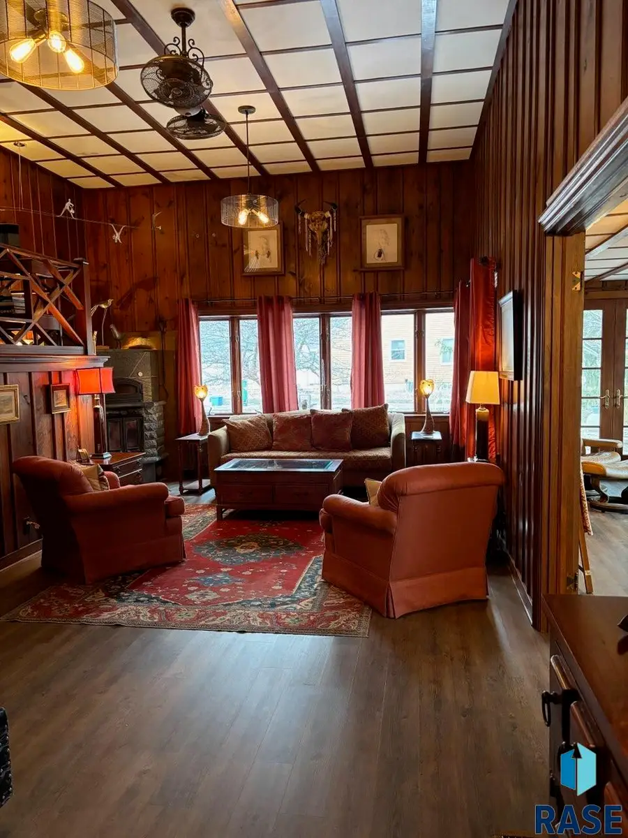 2115 S 4th Ave, Sioux Falls, SD 57105 - #3