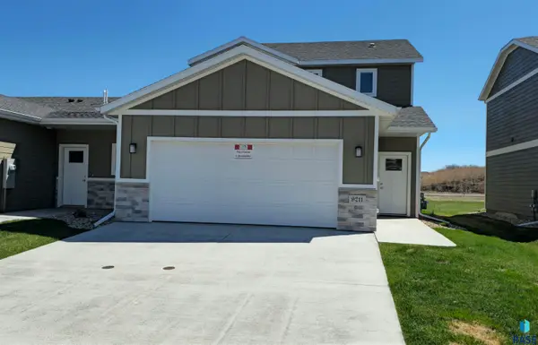 9211 W Ark Pl, Sioux Falls, SD 57106