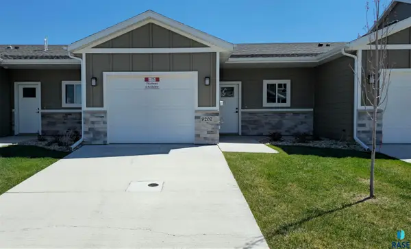 9207 W Ark Pl, Sioux Falls, SD 57106