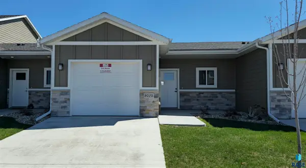 9205 W Ark Pl, Sioux Falls, SD 57106