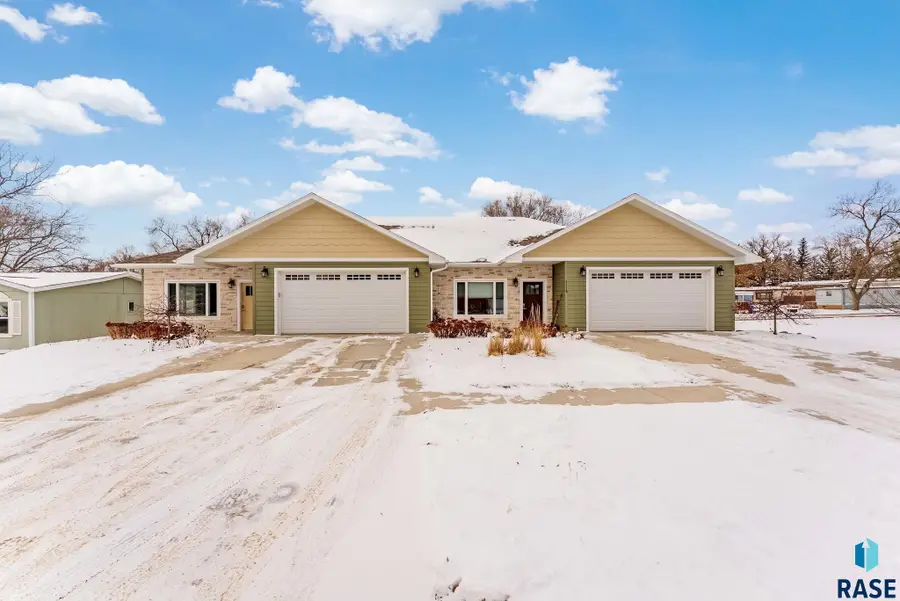 1115 N Union Ave, Madison, SD 57042 - #2