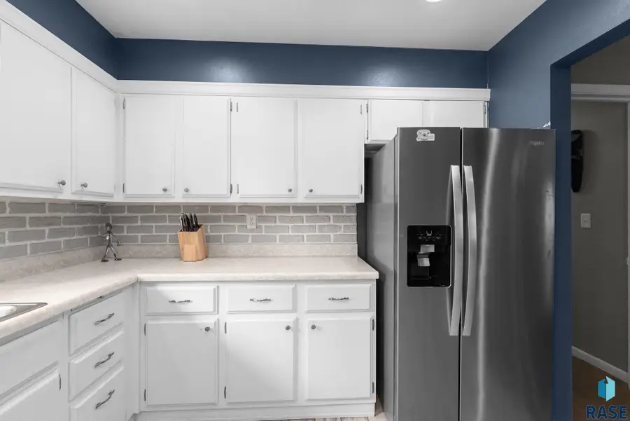 605 S Edward Dr, Sioux Falls, SD 57103 - #3