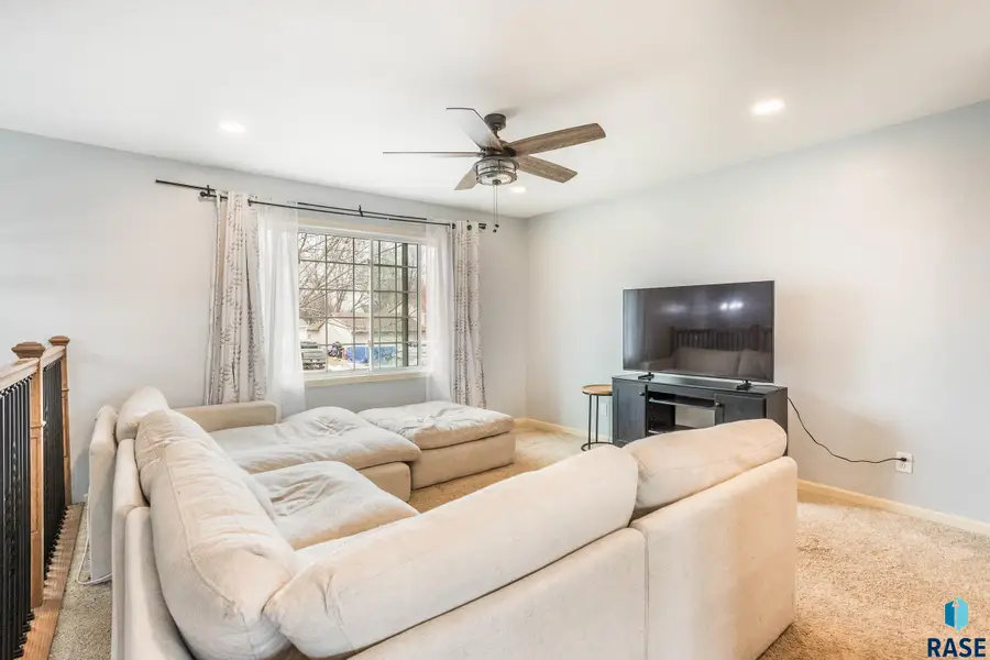 5504 S Danberry Dr, Sioux Falls, SD 57106 - #2