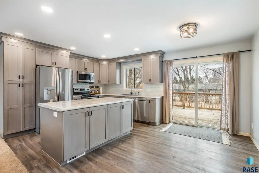 5504 S Danberry Dr, Sioux Falls, SD 57106 - #3