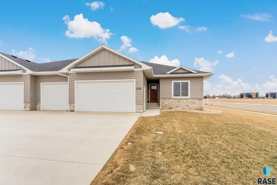 2208 E Christensen St, Brandon, SD 57005 - #3