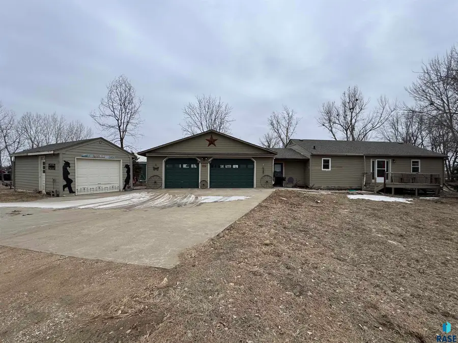 46481 279th St, Lennox, SD 57039 - #2