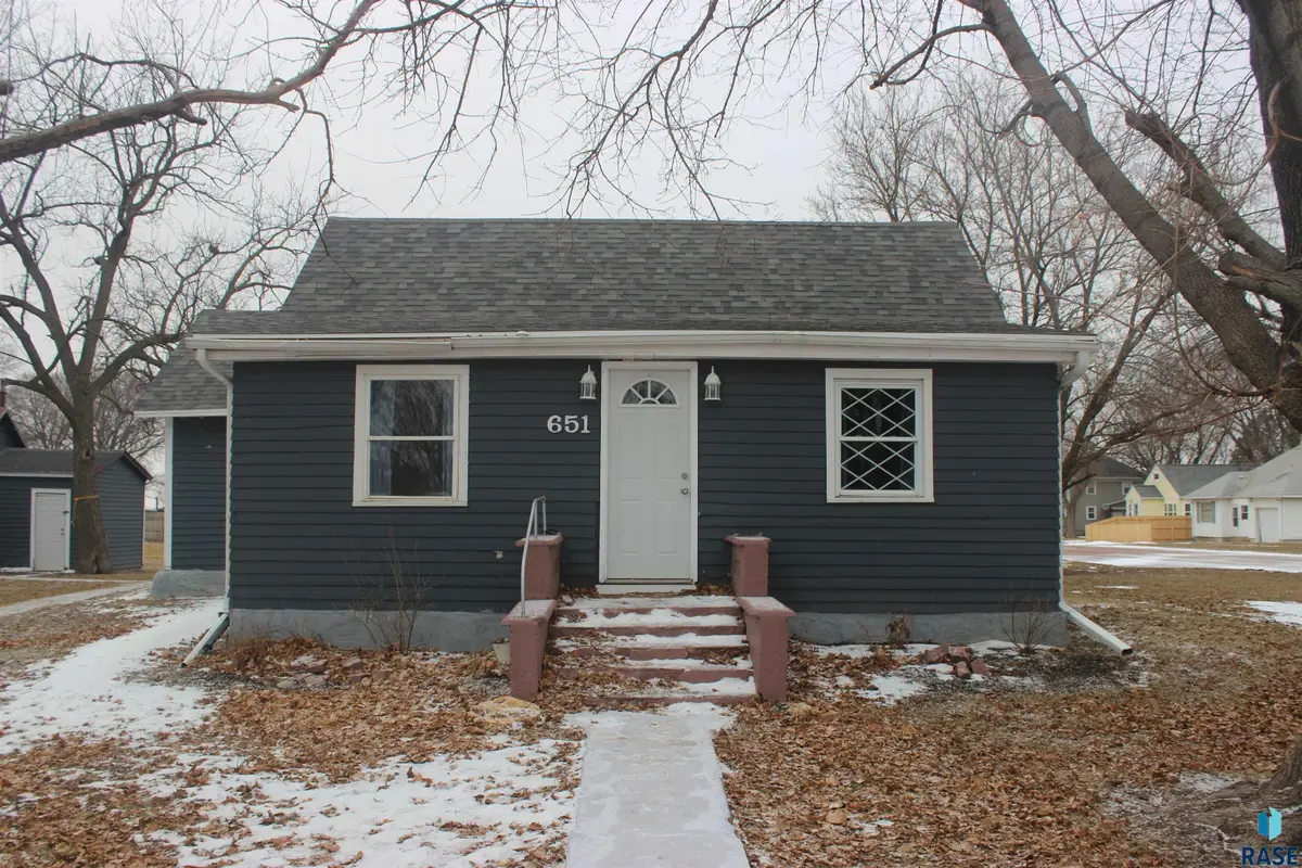 651 N 5th Ave, Canistota, SD 57012 - #1
