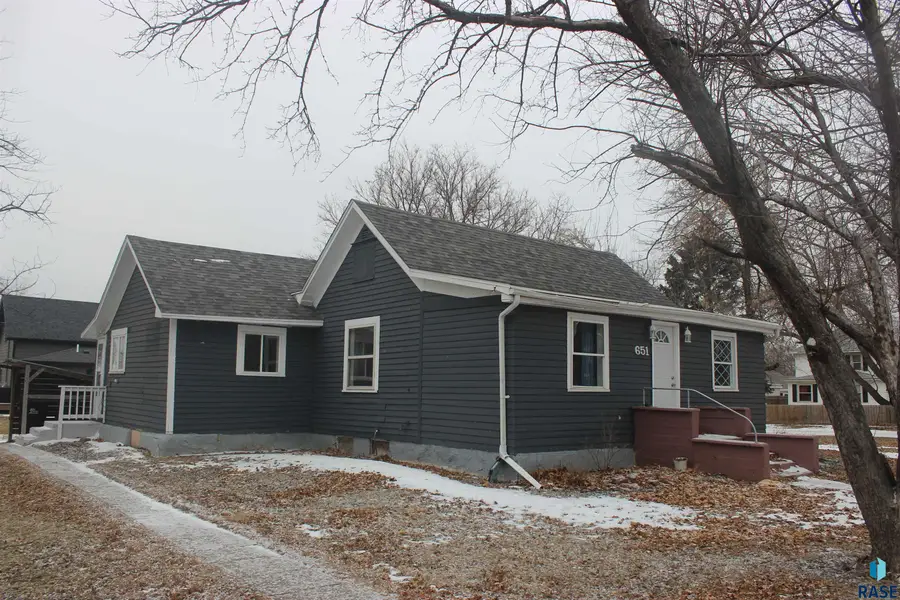 651 N 5th Ave, Canistota, SD 57012 - #2