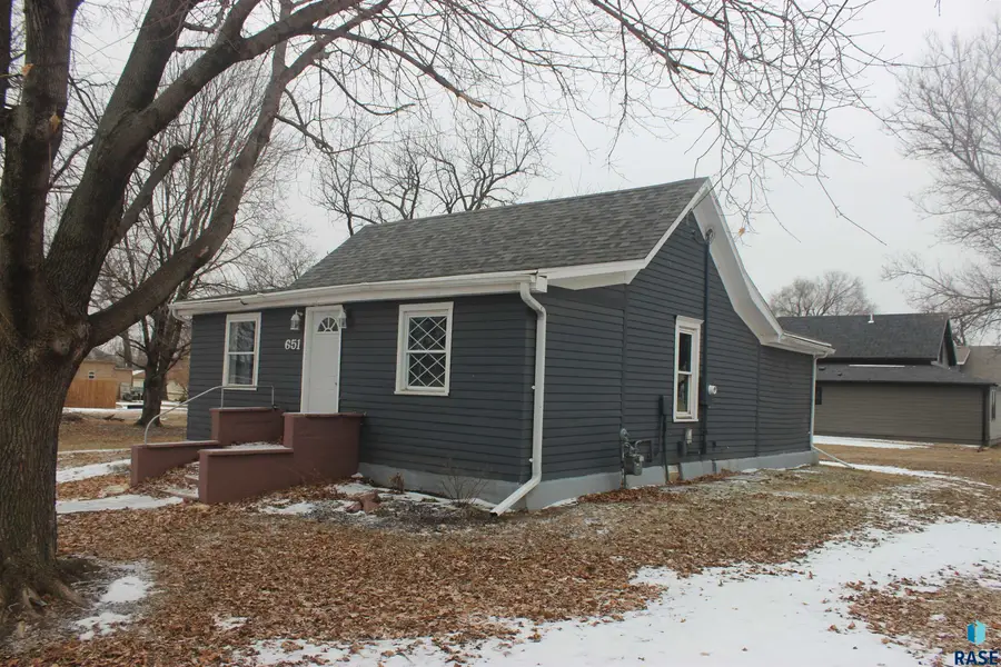 651 N 5th Ave, Canistota, SD 57012 - #3