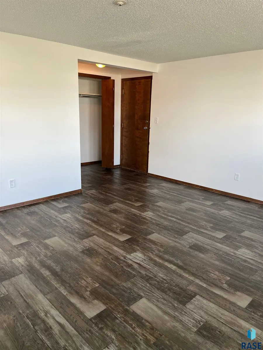 3901 S Glendale Ave, Sioux Falls, SD 57015 - #2