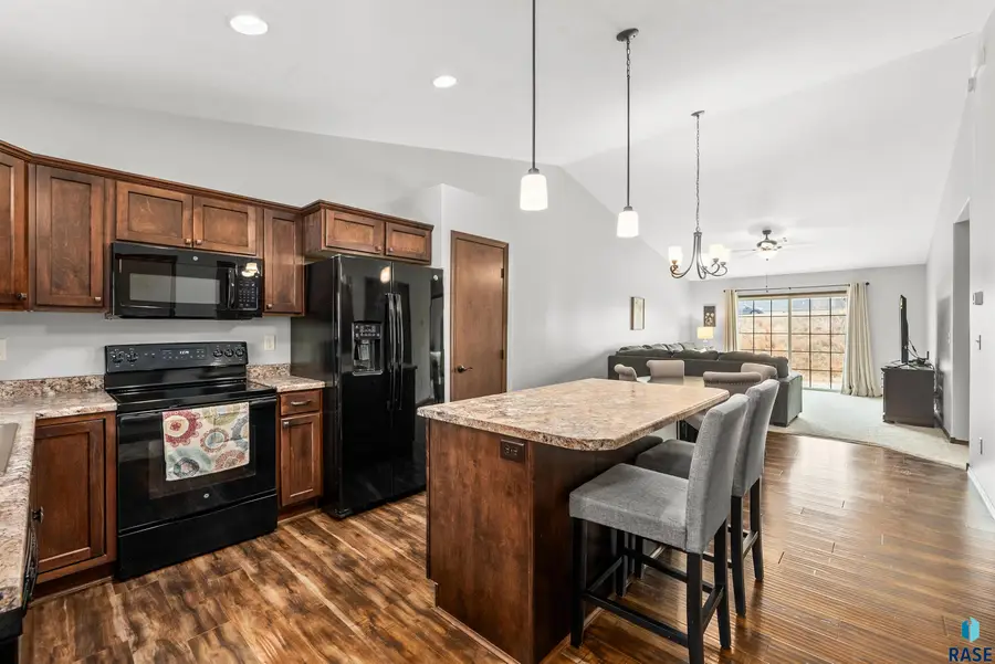 2404 E Meadowside Pl, Sioux Falls, SD 57108 - #3
