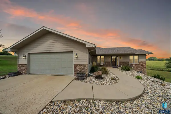 102 Round Lake Hills Dr, Wentworth, SD 57075