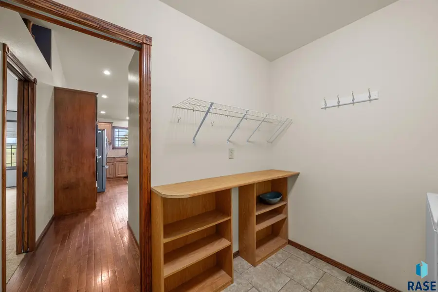 102 Round Lake Hills Dr, Wentworth, SD 57075 - #3