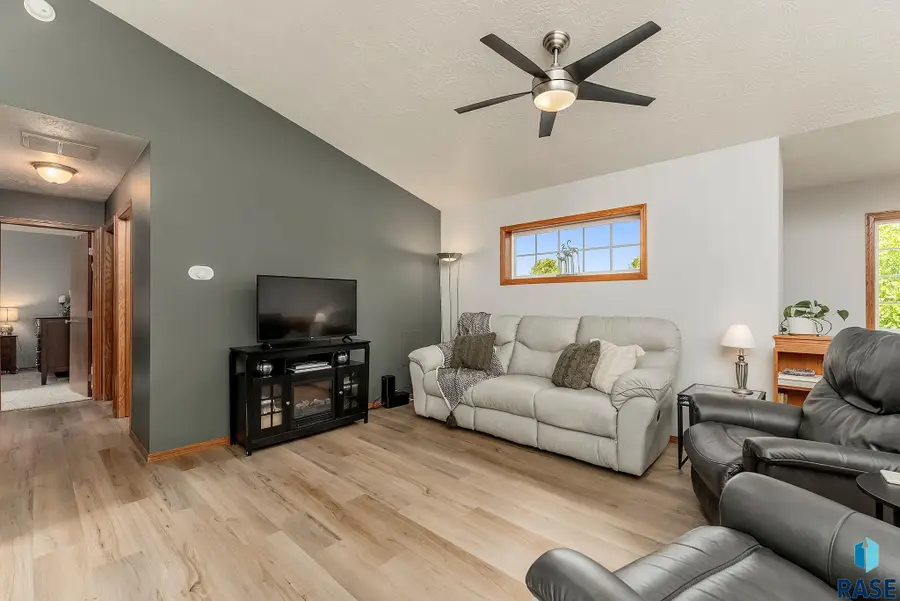 1405 N Conifer Pl, Sioux Falls, SD 57107 - #2