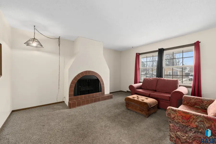 401 N Meyer Ln, Sioux Falls, SD 57103 - #2