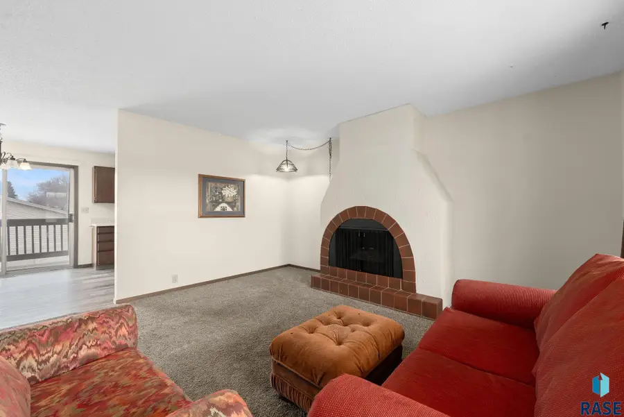 401 N Meyer Ln, Sioux Falls, SD 57103 - #3