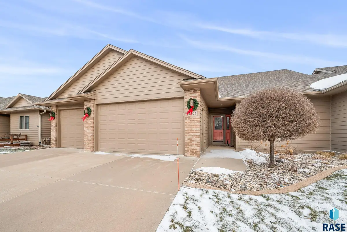 4504 E Kearney Pl, Sioux Falls, SD 57110 - #1