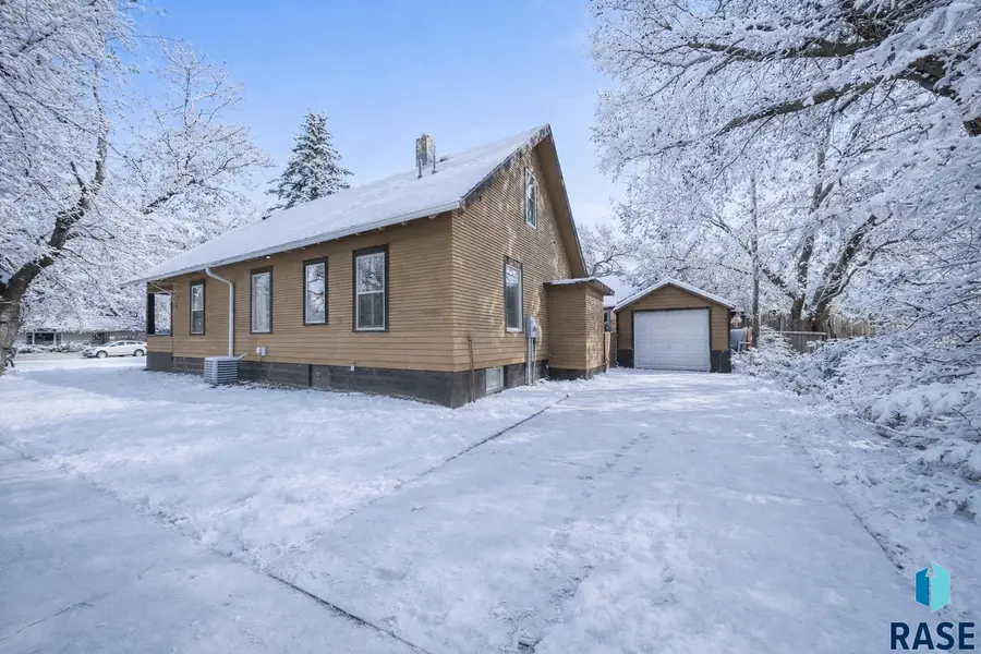 511 W Main St, Beresford, SD 57004 - #3