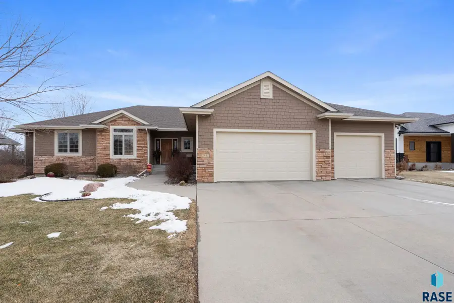 2412 S Purdue Ave, Sioux Falls, SD 57106 - #2